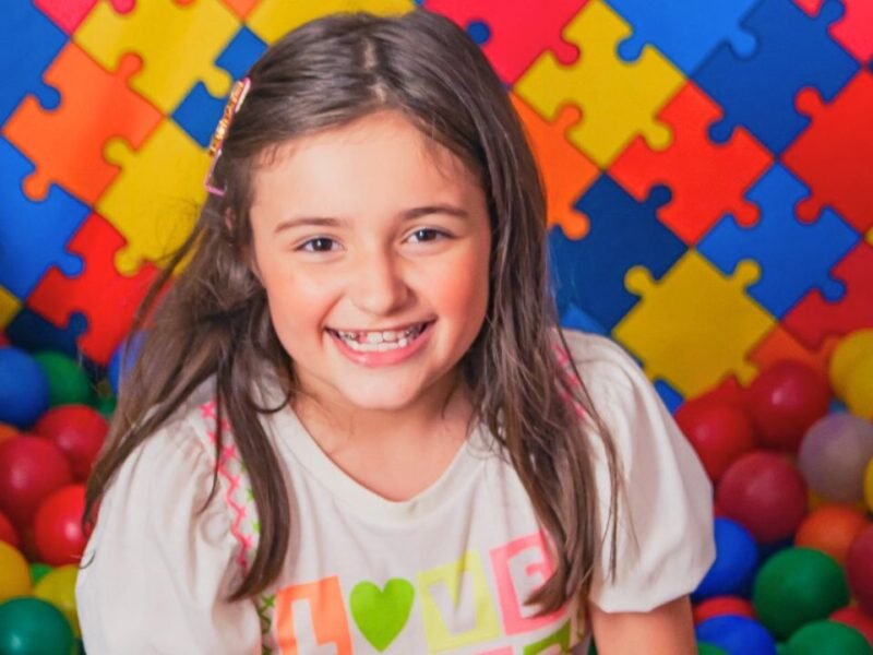 Heleninha Vitali: A Influenciadora Mirim Que Encanta Com Seu Carisma e Alegria